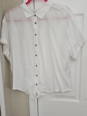 Aventura White Button-Front Collared Blouse